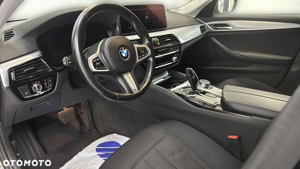 BMW Seria 5 520d mHEV - 10
