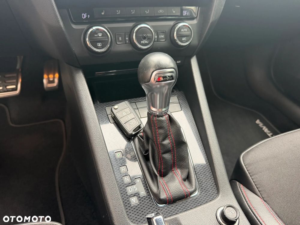 Skoda Octavia 2.0 TDI DSG RS - 27