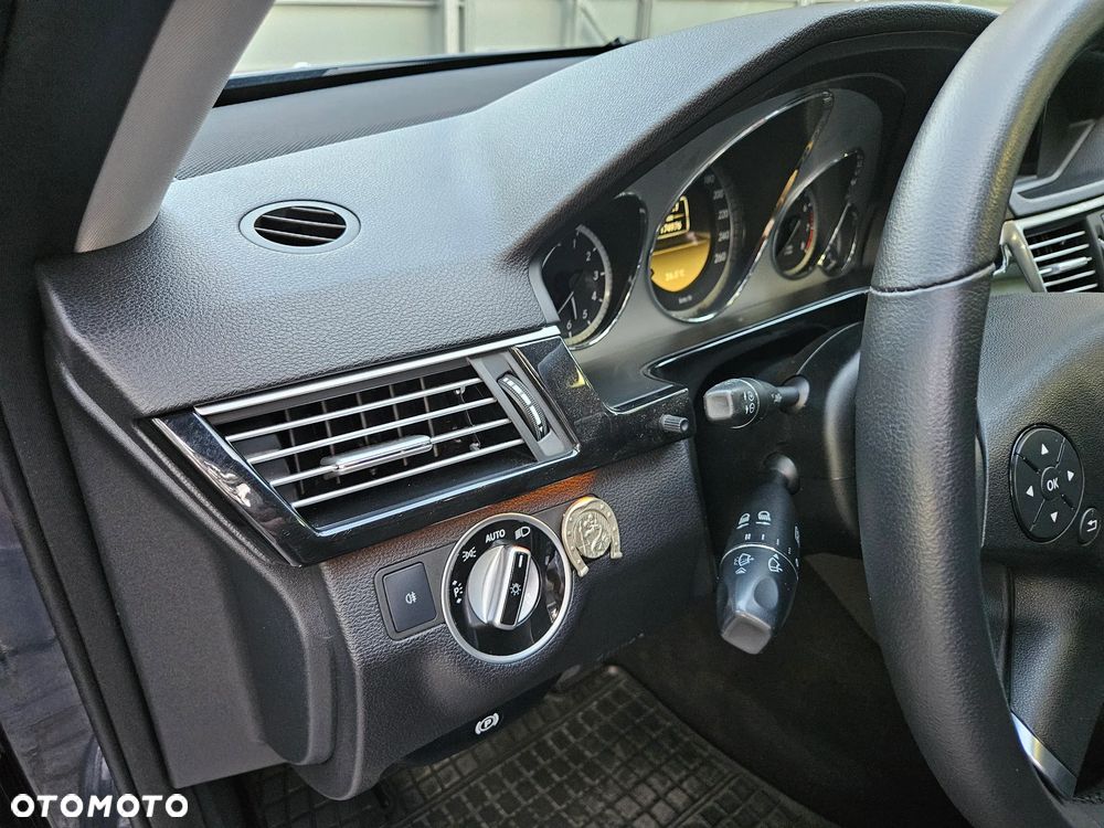 Mercedes-Benz Klasa E 200 CGI BlueEff Avantgarde - 16