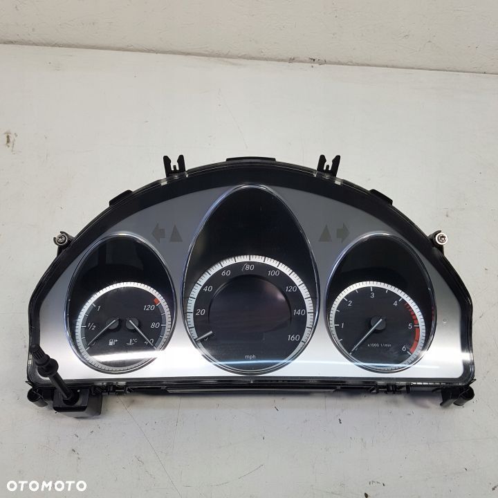 LICZNIK ZEGARY MERCEDES C W204 CDI
