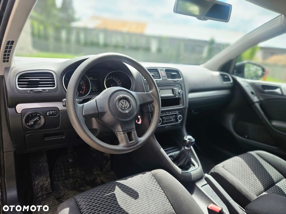 Volkswagen Golf - 6