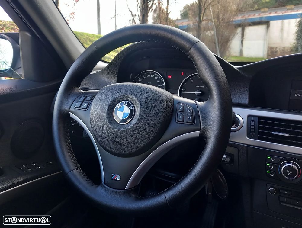 BMW 318 d Navigation Sport - 25