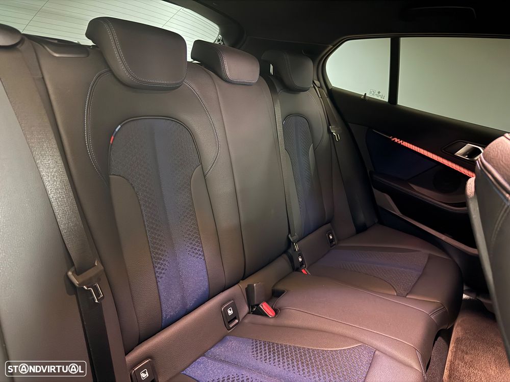 BMW 116 d Pack Desportivo M - 12