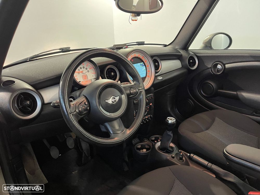 MINI Cabrio Cooper D - 16