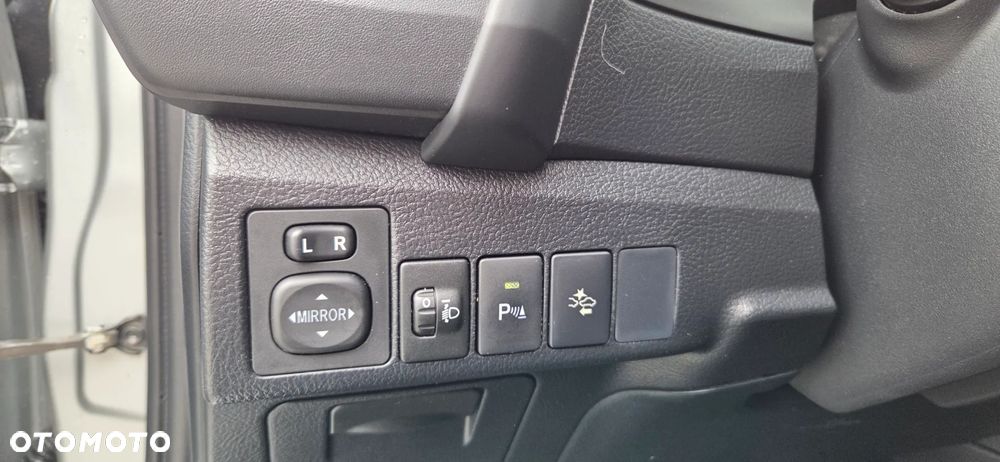 Toyota Auris 1.6 D-4D Design Edition - 29
