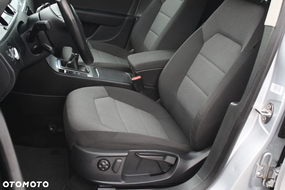 Volkswagen Passat Variant 2.0 Blue TDI SCR Comfortline - 23