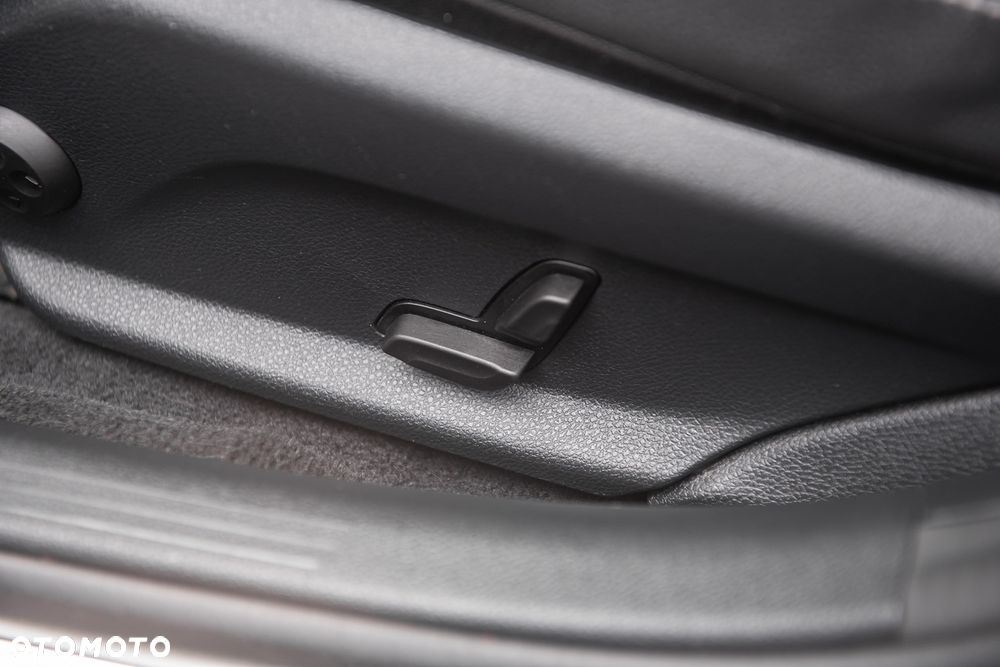 Mercedes-Benz Klasa C 300 e 4Matic 9G-TRONIC Edition Avantgarde - 18