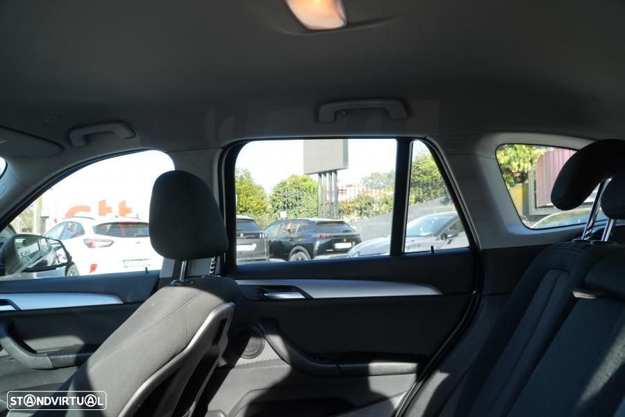 BMW X1 25 e xDrive Corporate Edition - 8