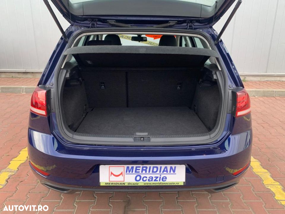 Volkswagen Golf - 8