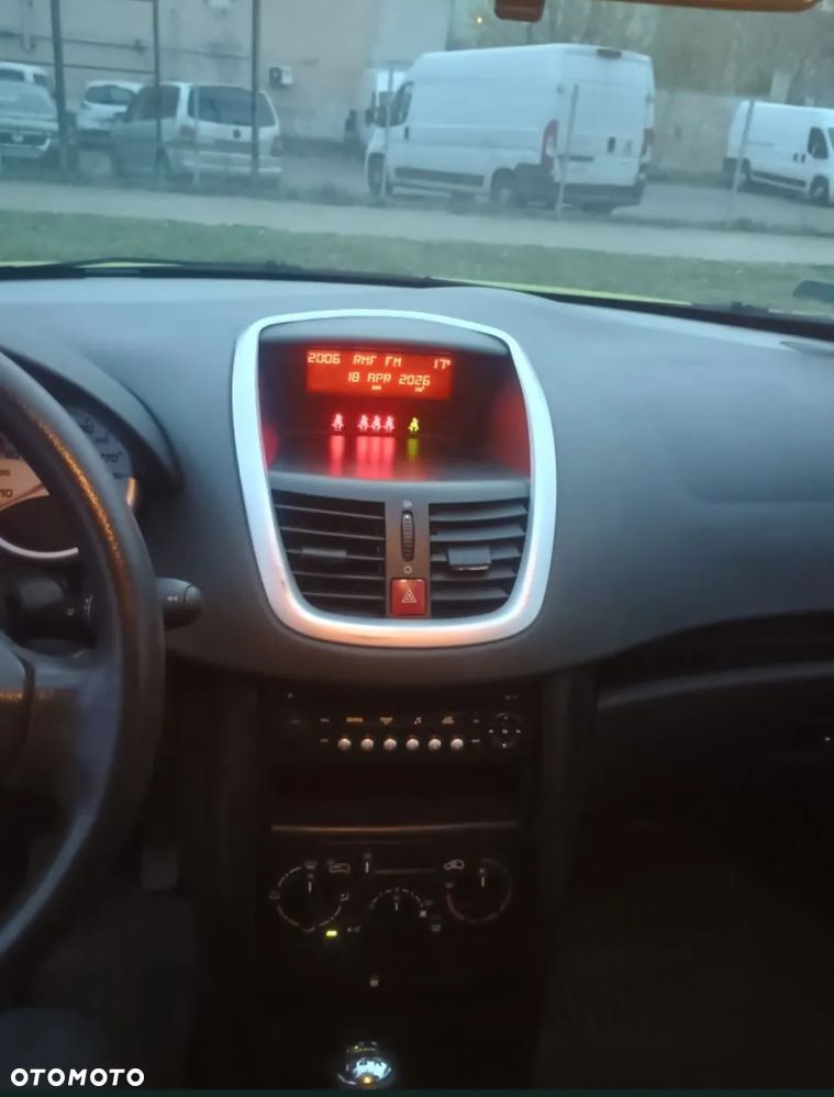 Peugeot 207 1.4 16V Trendy - 4