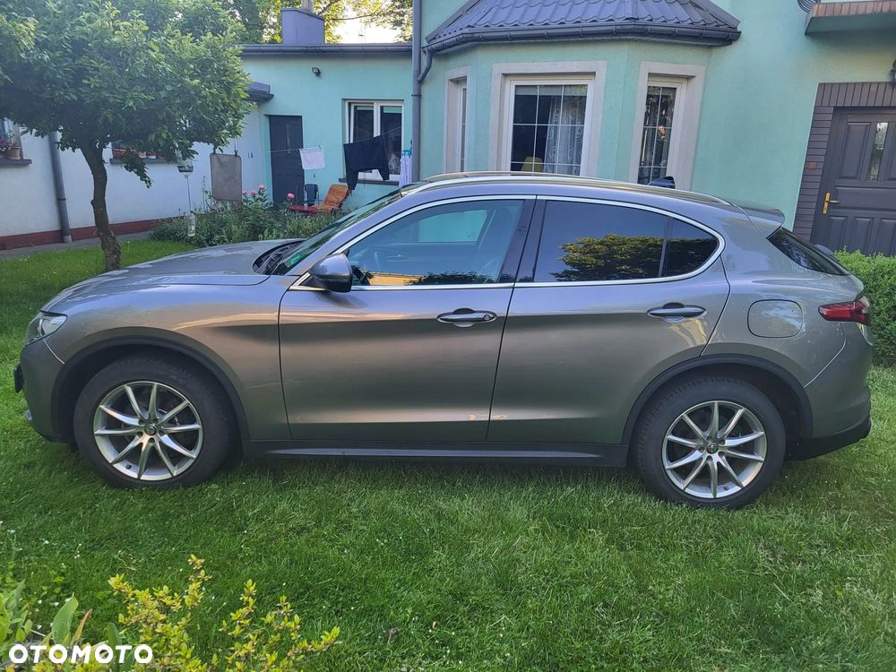 Alfa Romeo Stelvio 2.0 Turbo 16V AT8-Q4 Ti - 9