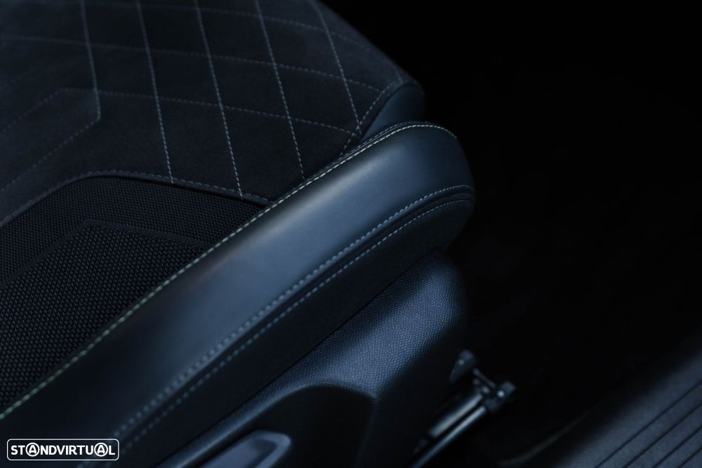 Peugeot 2008 1.2 PureTech GT Line EAT8 - 30