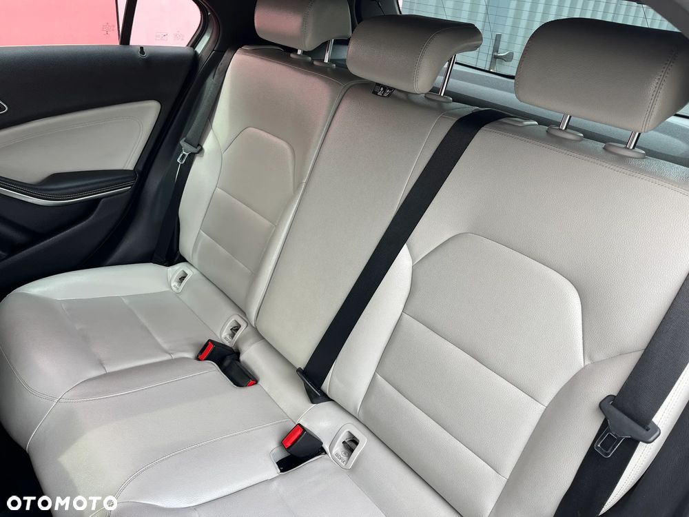 Mercedes-Benz Klasa A 180 (BlueEFFICIENCY) Urban - 11