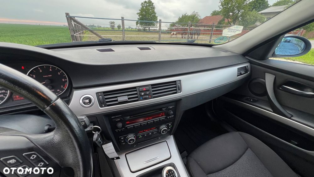 BMW Seria 3 320i - 34