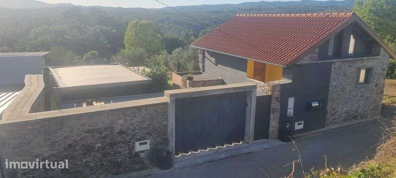 Moradia para arrendamento com piscina