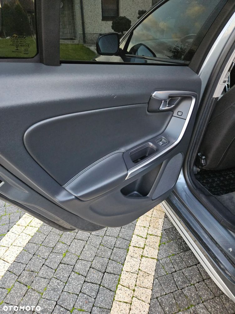 Volvo V60 D3 Drive-E Kinetic - 16