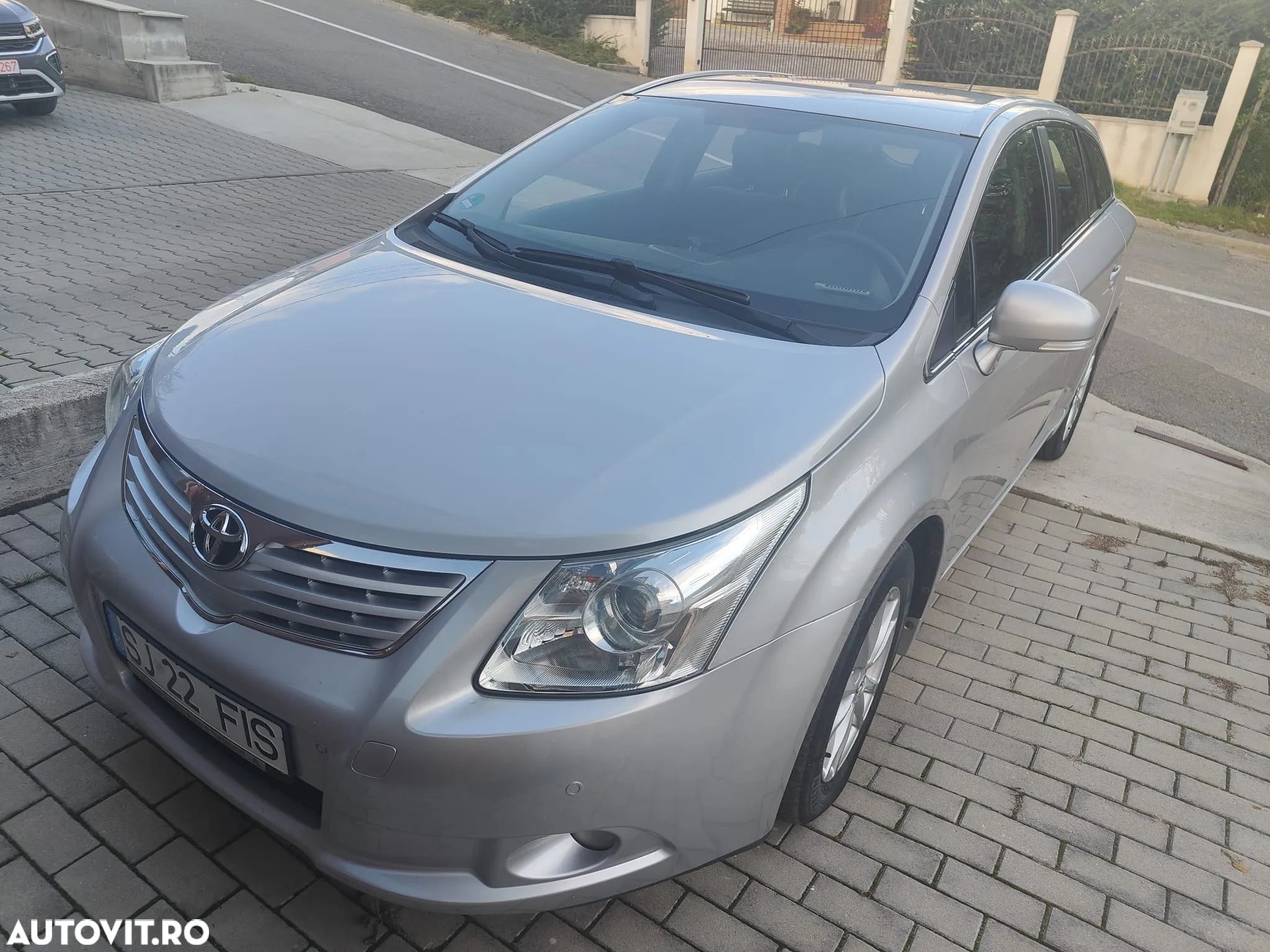 Toyota Avensis - 1