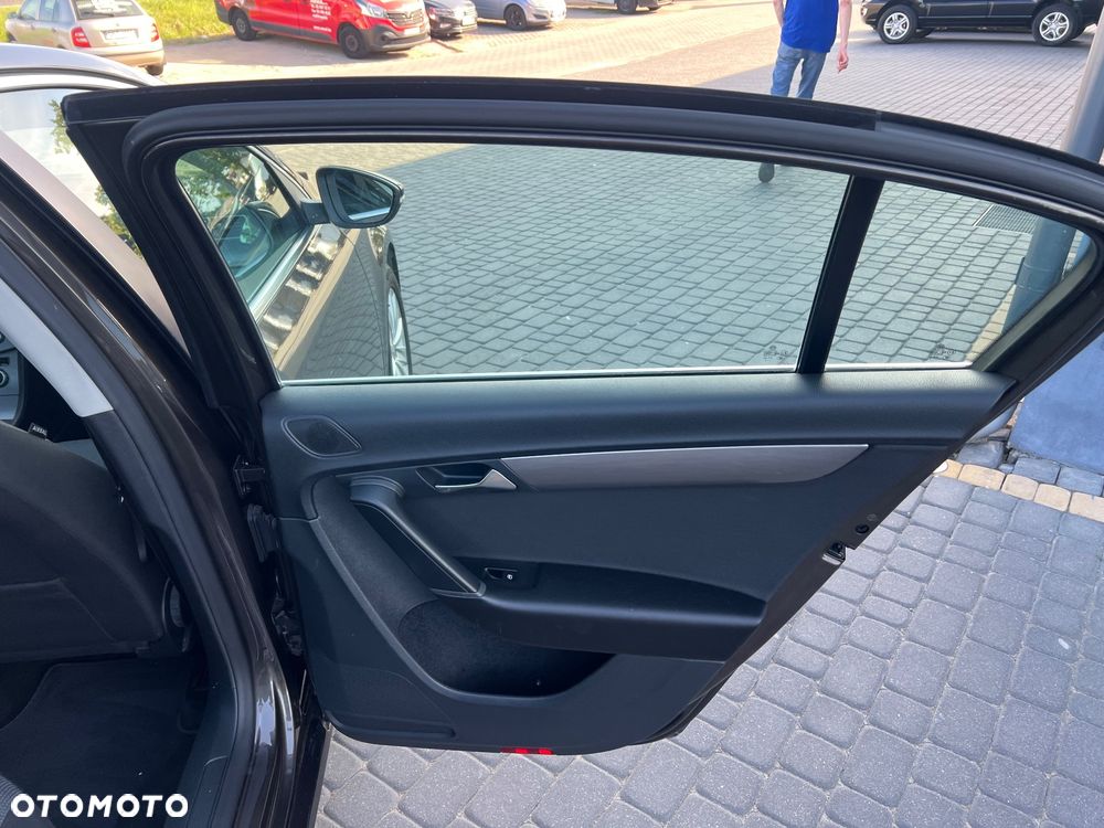 Volkswagen Passat 1.6 TDI BMT Comfortline - 23