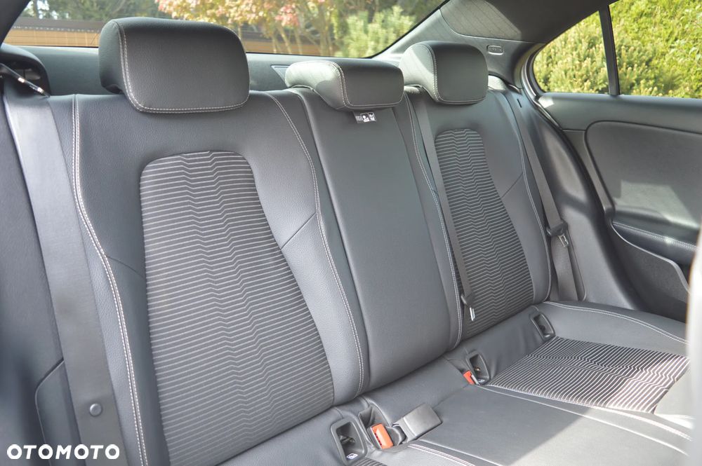 Mercedes-Benz Klasa A 180 d Progressive 7G-DCT - 22