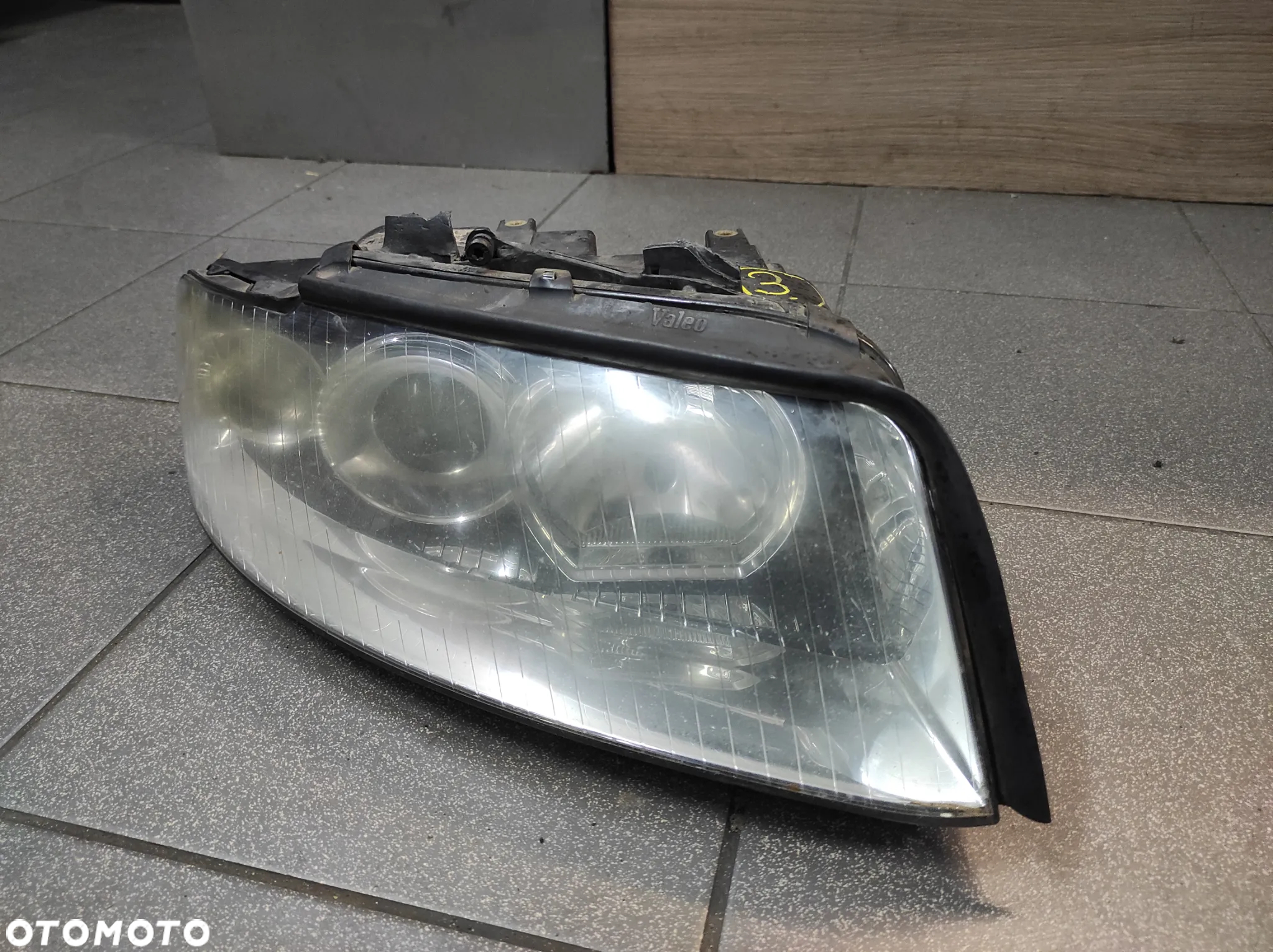LAMPA PRAWA PRZEDNIA AUDI A4 B6 XENON .3. BRAK 2 ZACZEPÓW WYSYŁKA !!! - 2