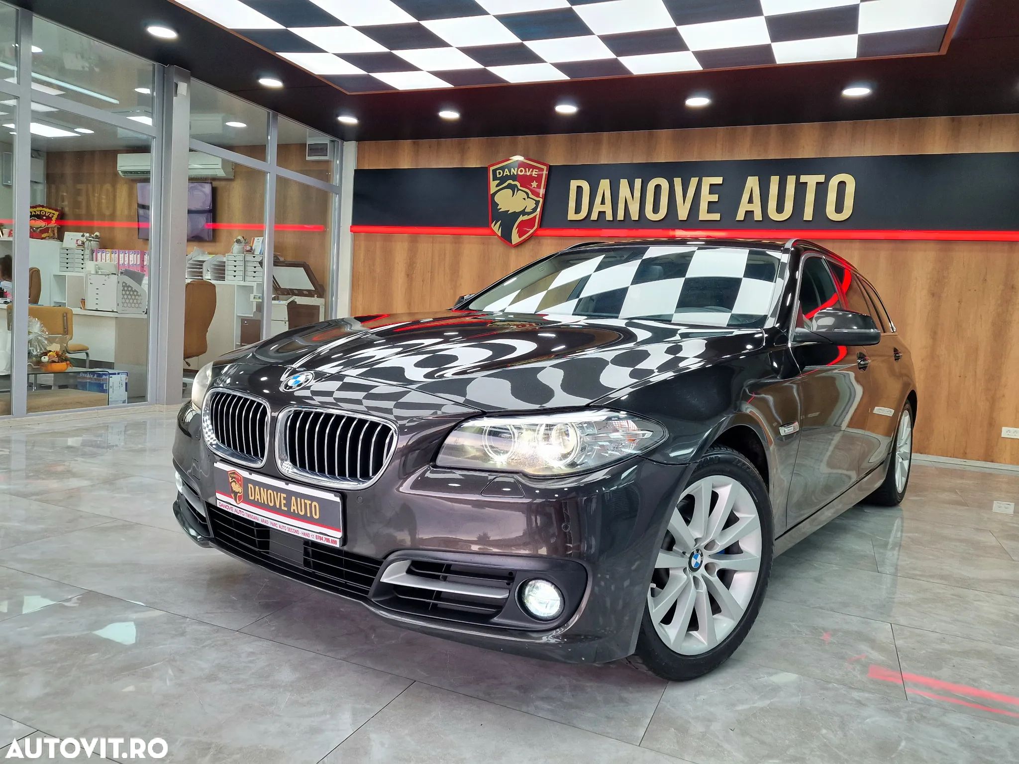 BMW Seria 5 520d Touring Aut. Luxury Line - 1