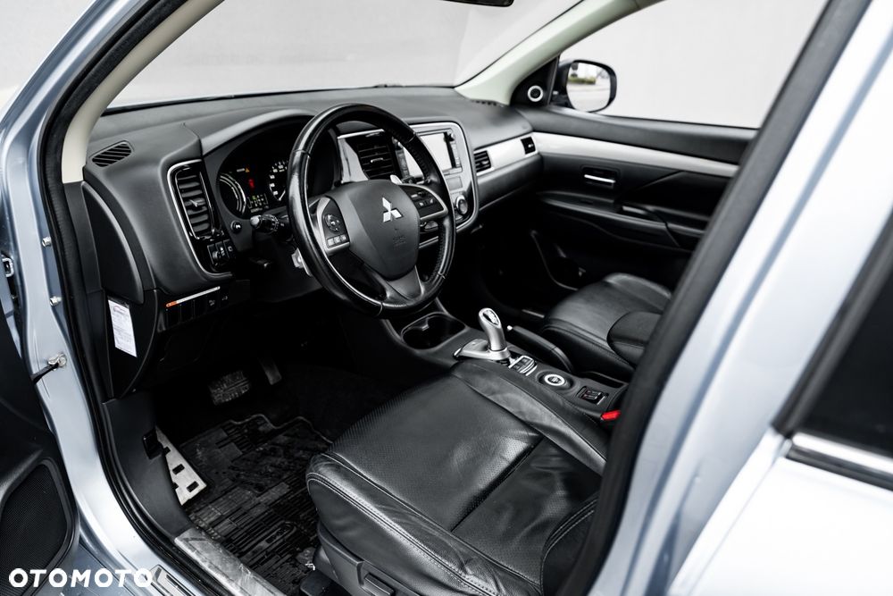 Mitsubishi Outlander 2.0 4WD Plus - 17