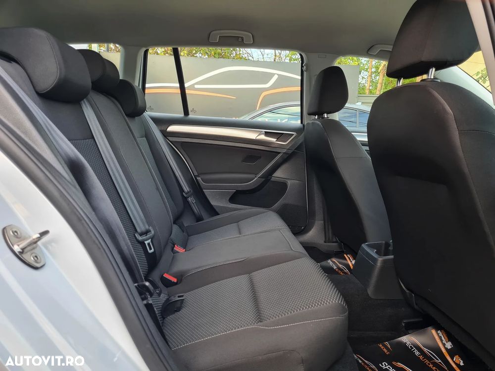 Volkswagen Golf - 12