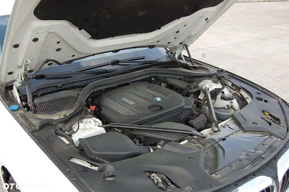 BMW Seria 5 520d - 39