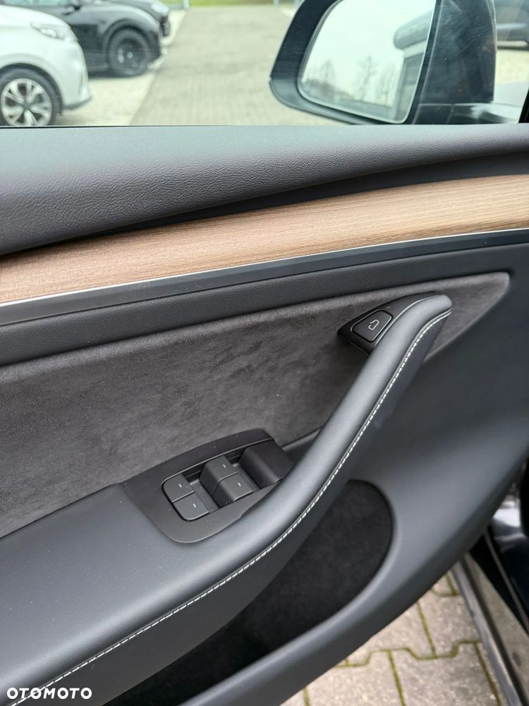 Tesla Y Long Range Dual Motor AWD - 17