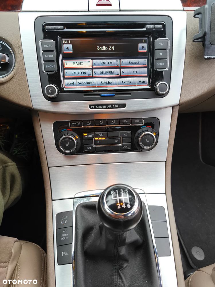 Volkswagen Passat 2.0 TDI DPF Highline - 27