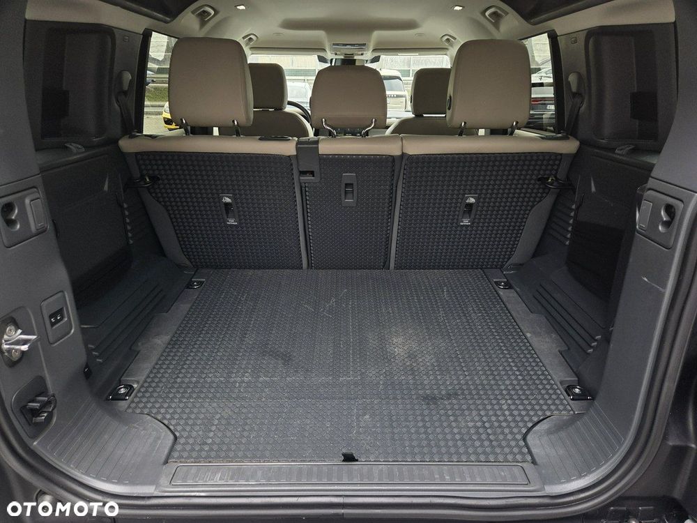 Land Rover Defender - 34