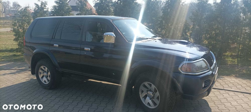 Mitsubishi Pajero Sport - 1