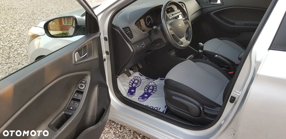 Hyundai i20 1.2 YES Gold - 19