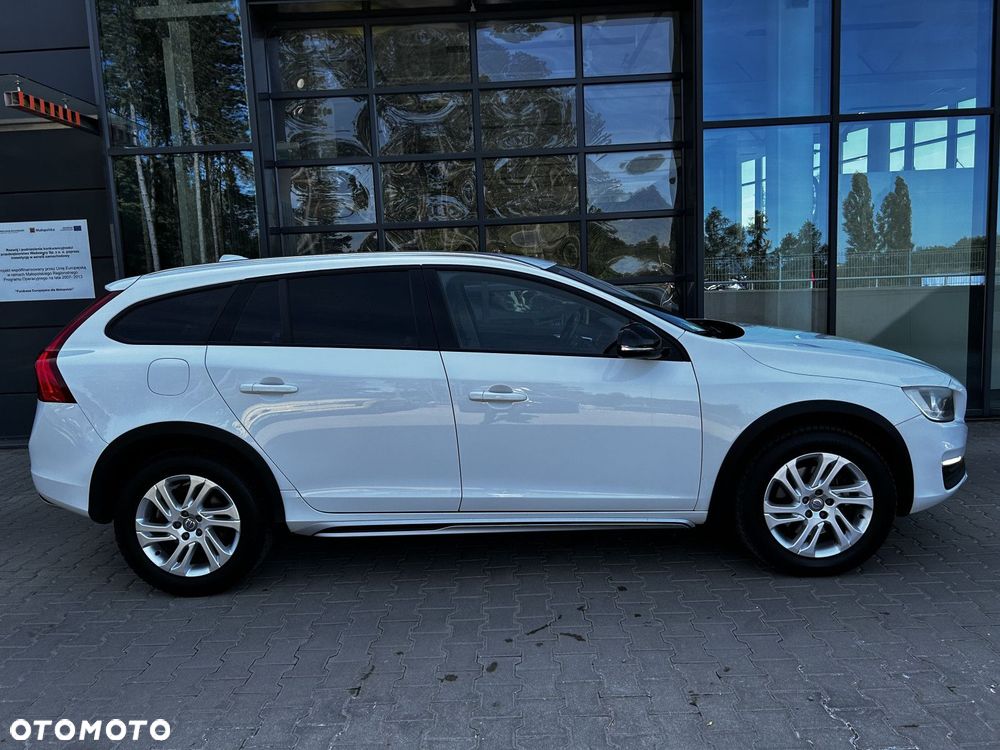 Volvo V60 Cross Country - 9
