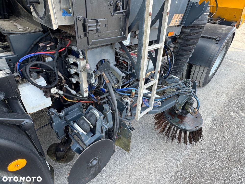 Iveco Eurocargo 180e25 zamiatarka Johanston VT800 - 11