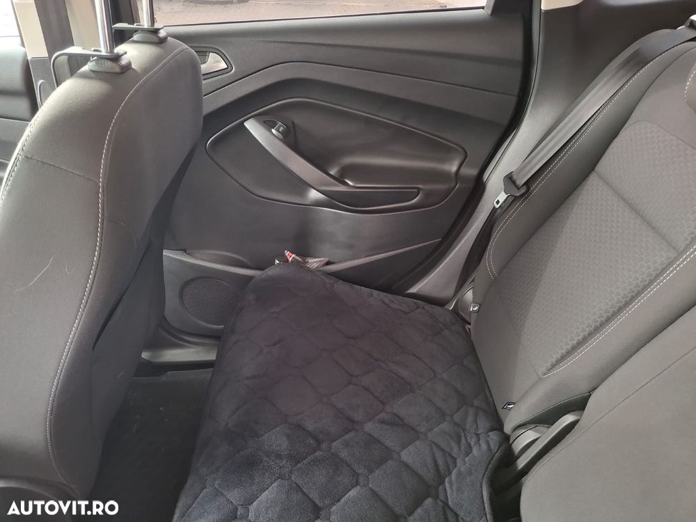 Ford Kuga - 10