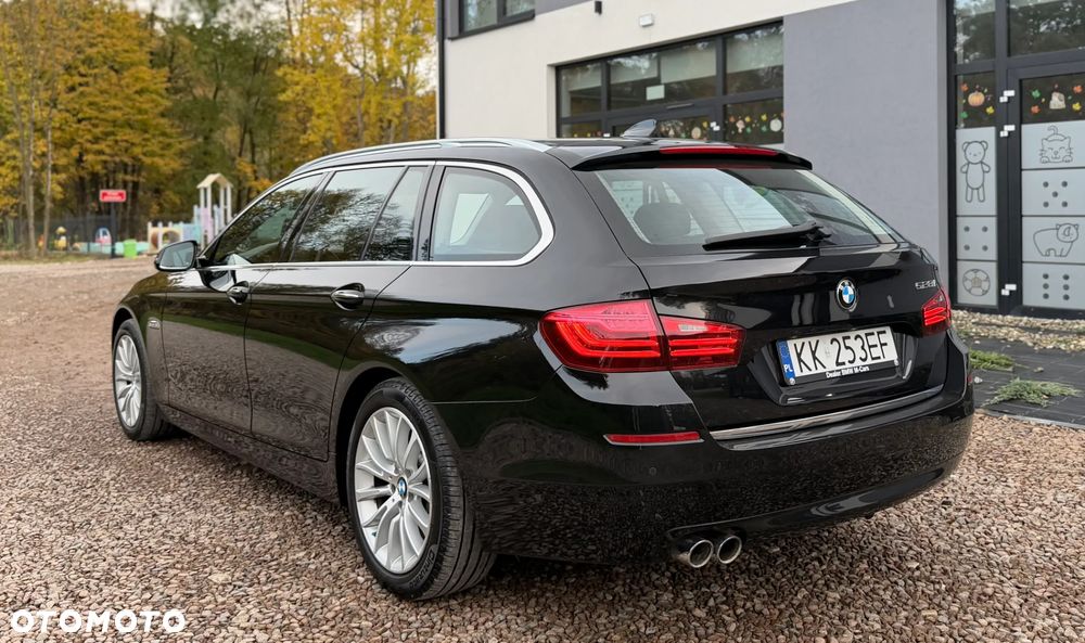 BMW Seria 5 528i Luxury Line - 10