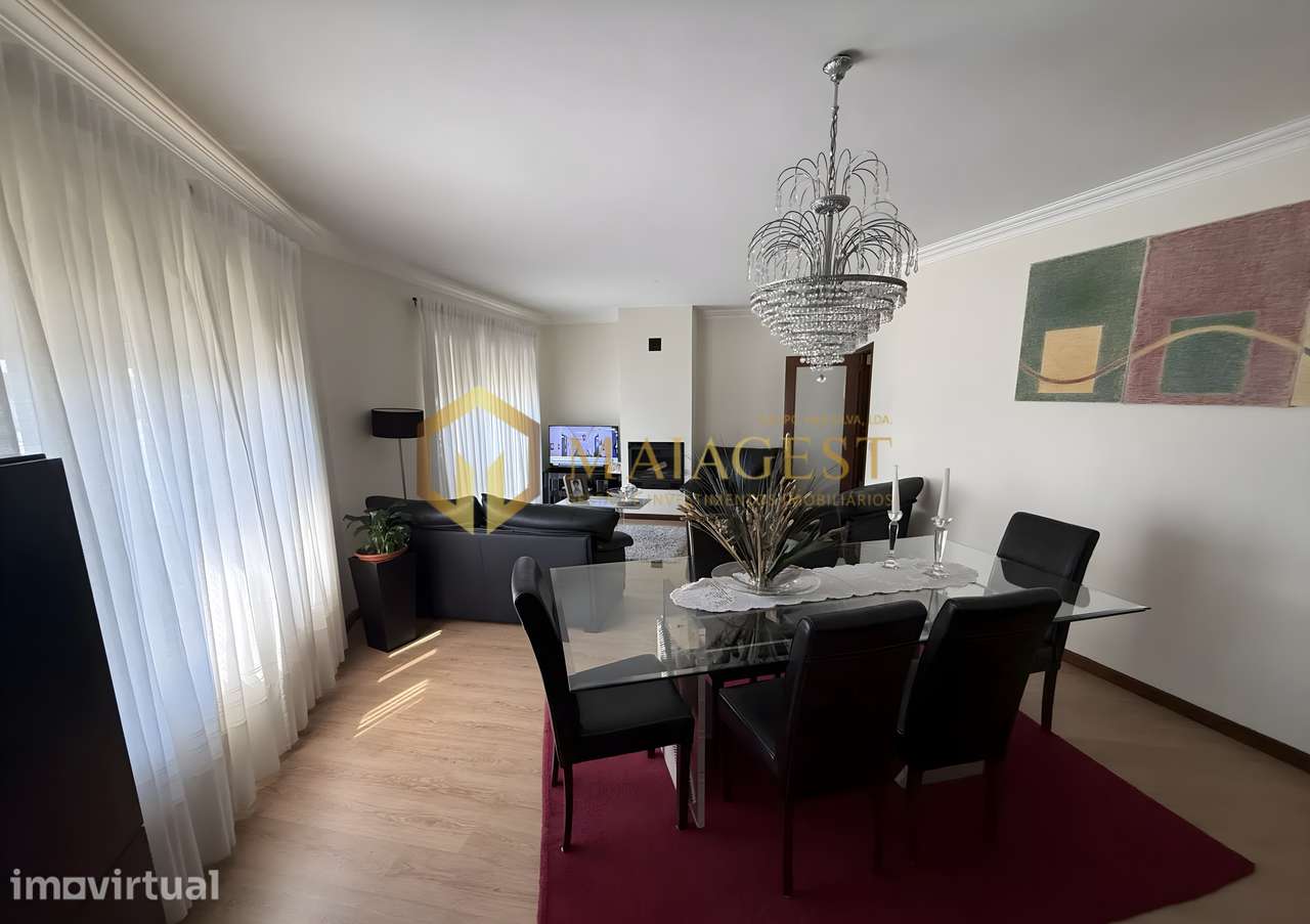 Apartamento T2 Renovado na Madalena com Garagem e Arrumos - Grande imagem: 5/36