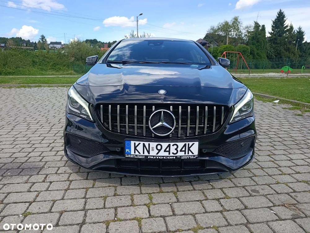 Mercedes-Benz CLA 180 7G-DCT UrbanStyle Edition - 3