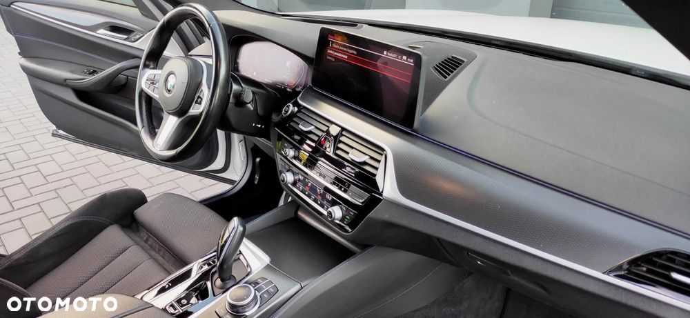 BMW Seria 5 530i Touring M Sport Edition - 23