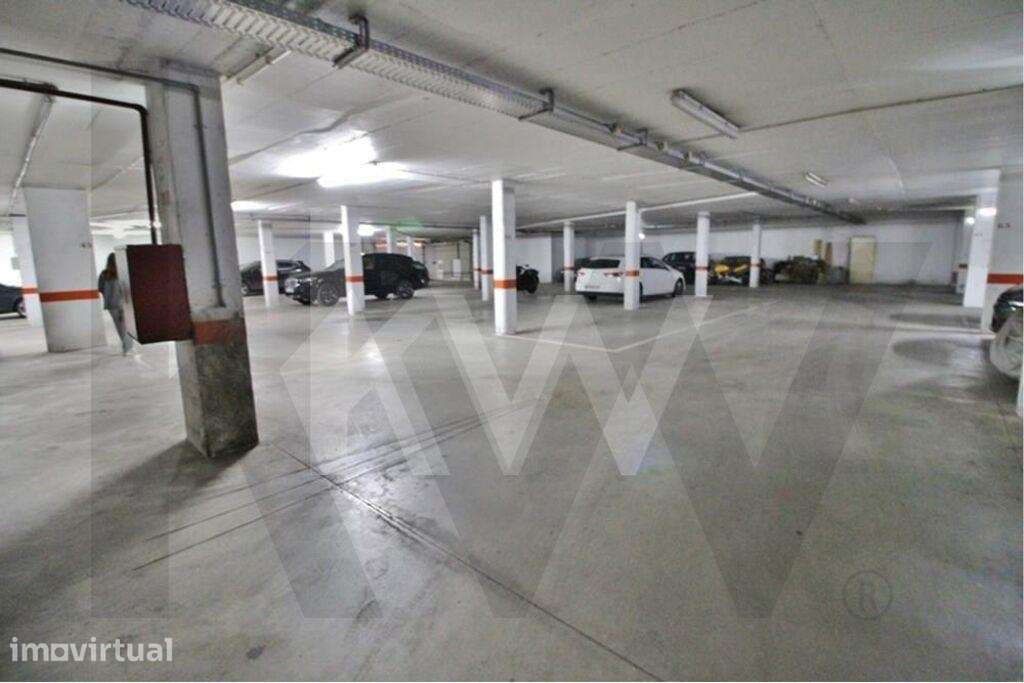 Estacionamento para 1 automóvel no Moinho das Antas - Oeiras - Grande imagem: 3/14