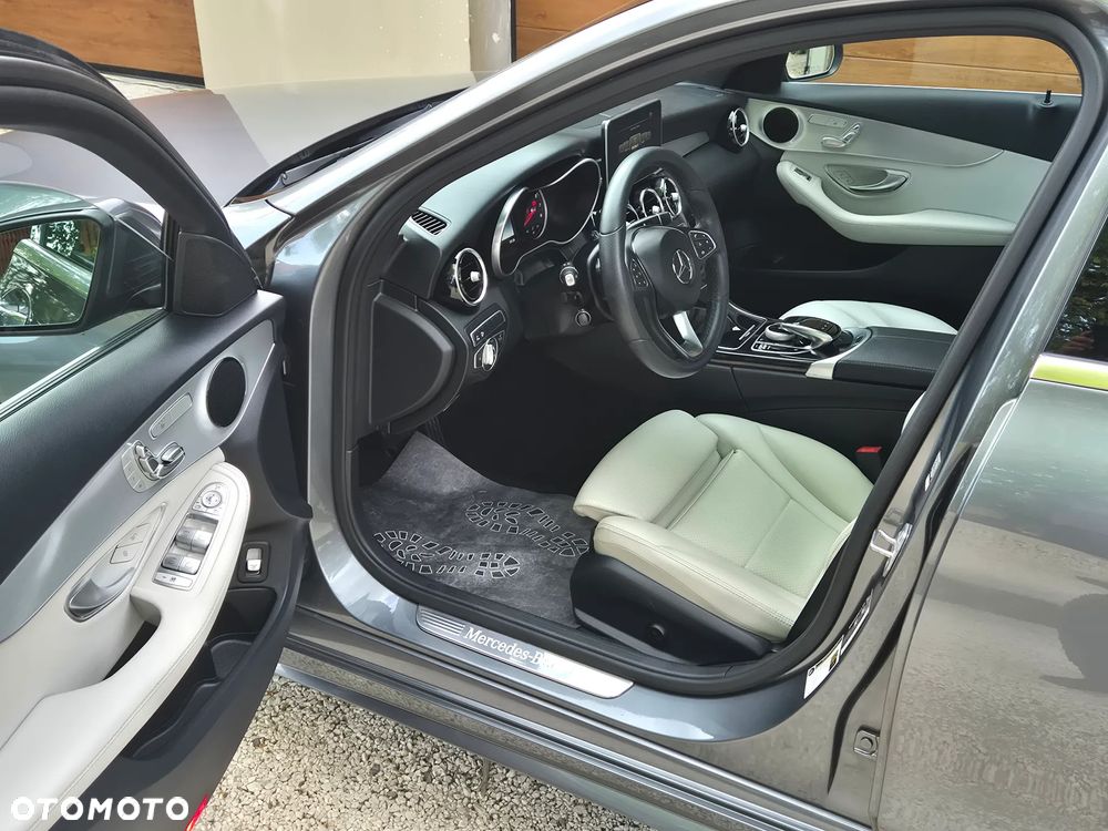 Mercedes-Benz Klasa C 300 7G-TRONIC AMG Line - 5