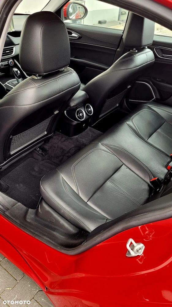 Alfa Romeo Giulia - 19