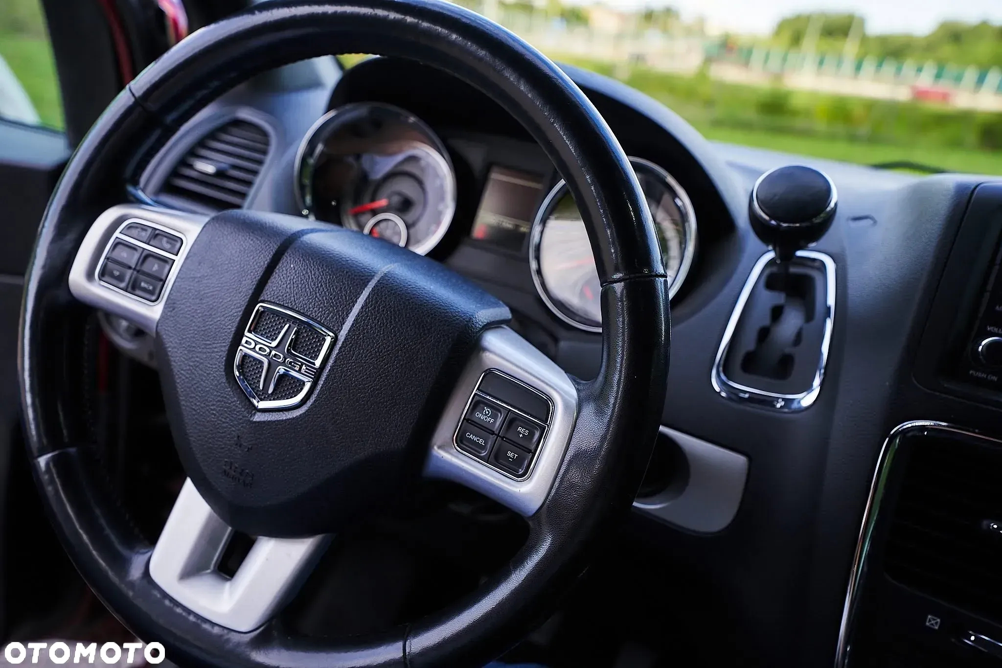 Dodge Grand Caravan - 11
