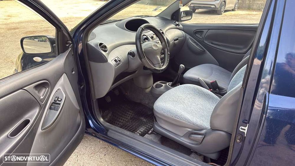Toyota Yaris 1.0 Base C/Radio - 8