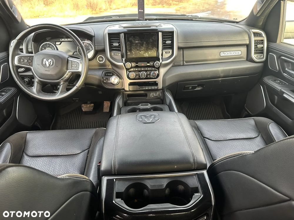 RAM 1500 5.7 Crew Cab Shortbed Laramie Black - 12