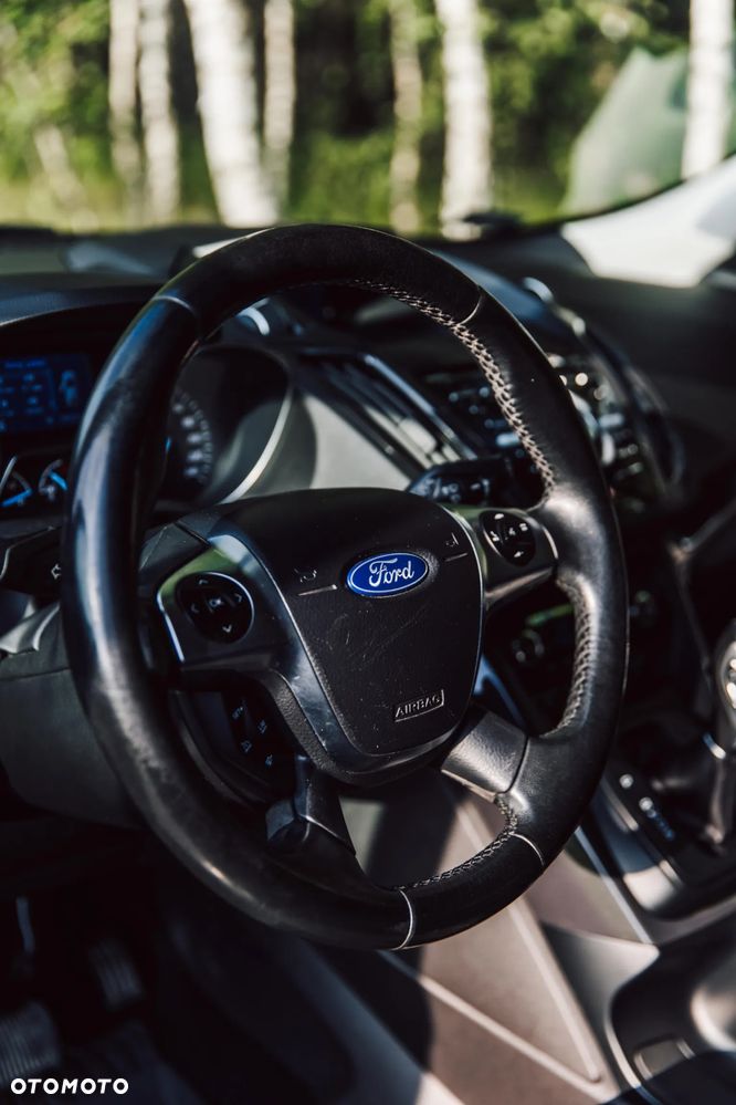 Ford Kuga 2.0 TDCi 4x4 Titanium - 4