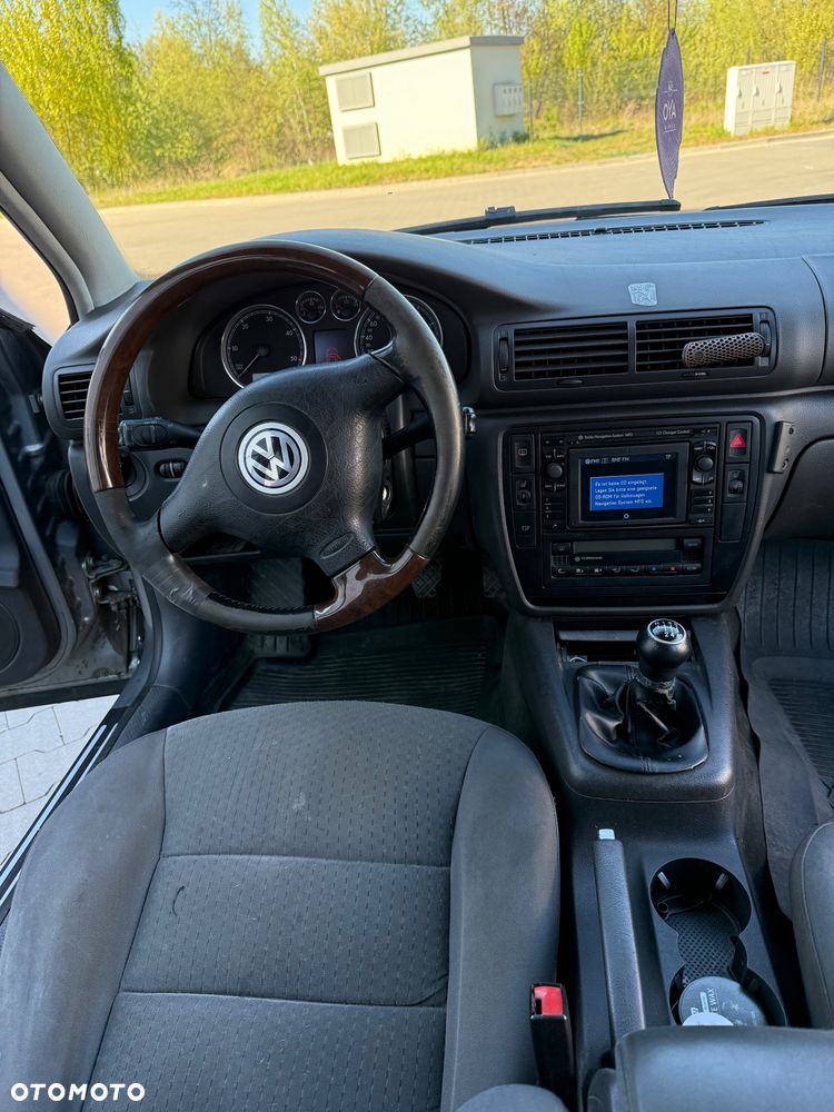 Volkswagen Passat 1.9 TDI Highline - 20
