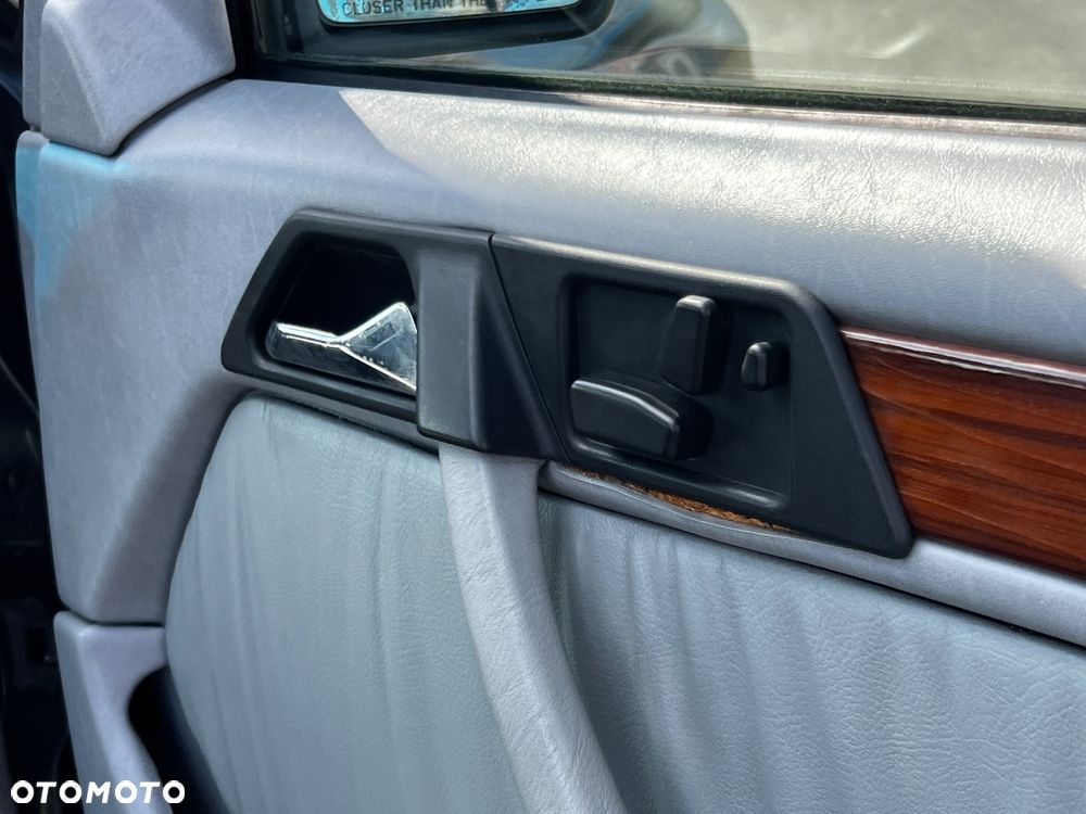 Mercedes-Benz W124 (1984-1993) - 30