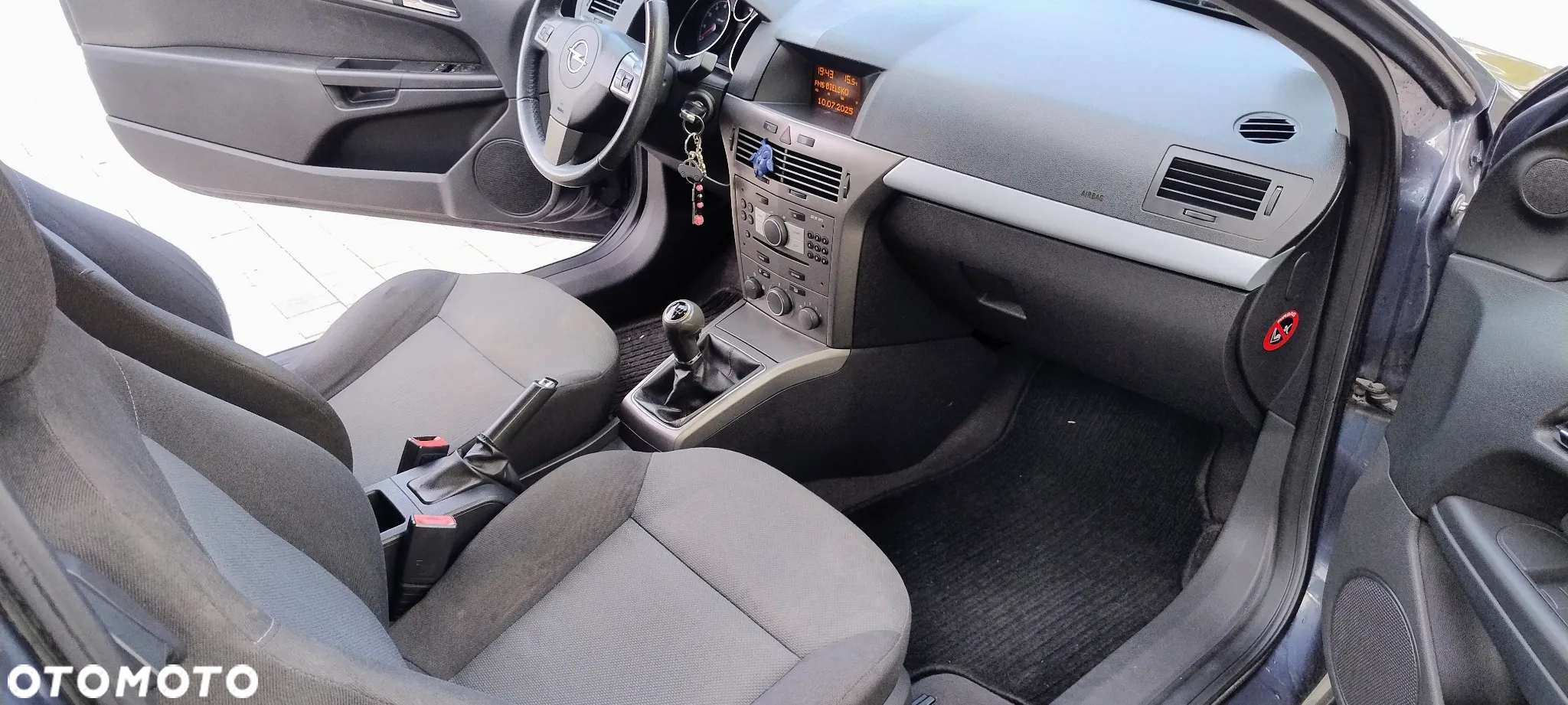 Opel Astra GTC 1.6 - 11